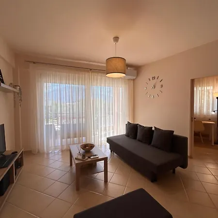 Feel At - - Near The Center Appartement Kalamáta