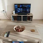 Apartment Feel At - - Near The Center *