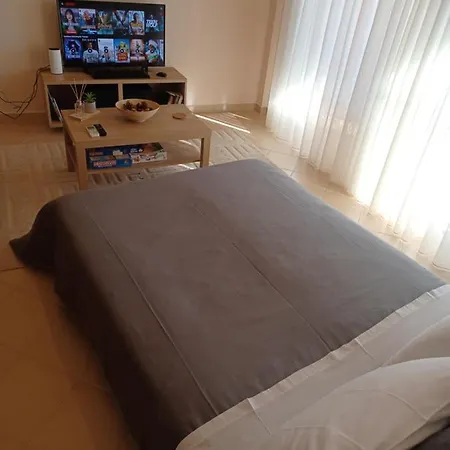 Feel At - - Near The Center Apartment *