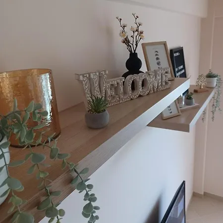 Feel At - - Near The Center Apartment *
