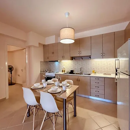 Feel At - - Near The Center Apartment