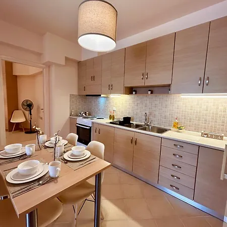 Feel At - - Near The Center Apartment Kalamata