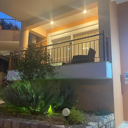 Apartment Feel At - - Near The Center *