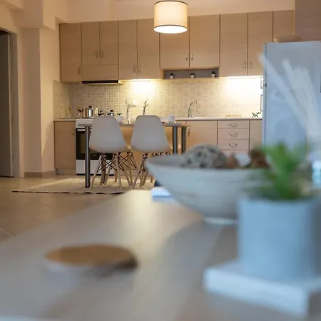 Feel At - - Near The Center Apartment Kalamata