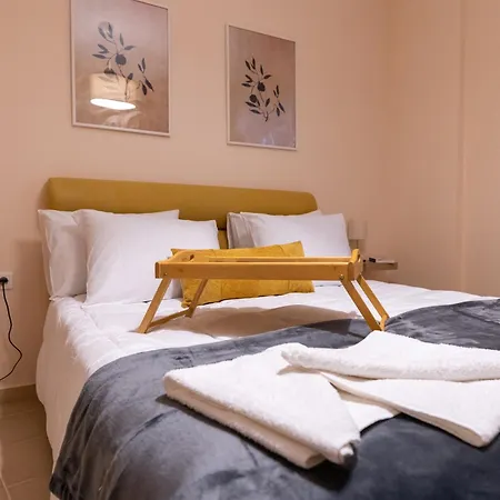 Feel At - - Near The Center Apartment Kalamata