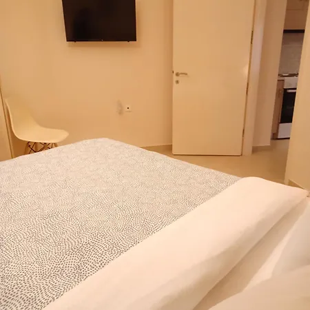 Feel At - - Near The Center Apartment Kalamata