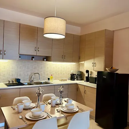 Apartment Feel At - - Near The Center *