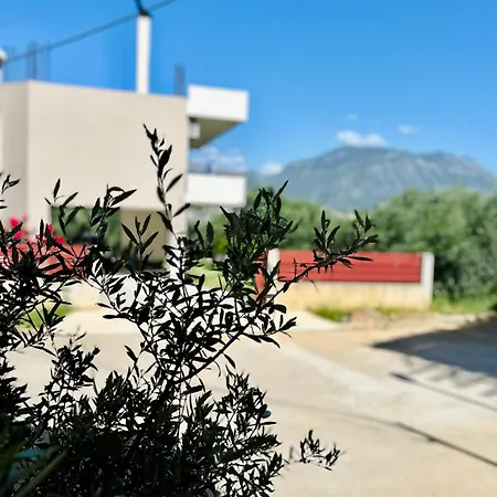 Feel At - - Near The Center *