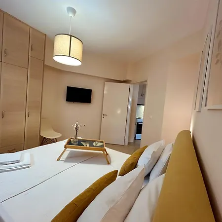 Feel At - - Near The Center Apartment *