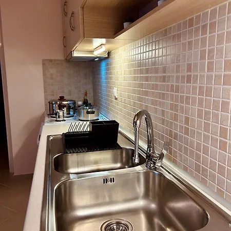 Feel At - - Near The Center Apartment *