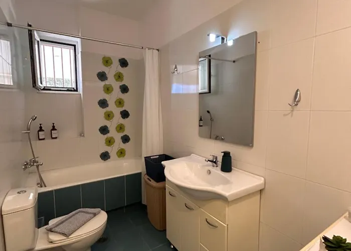 Feel At - - Near The Center * Kalamata