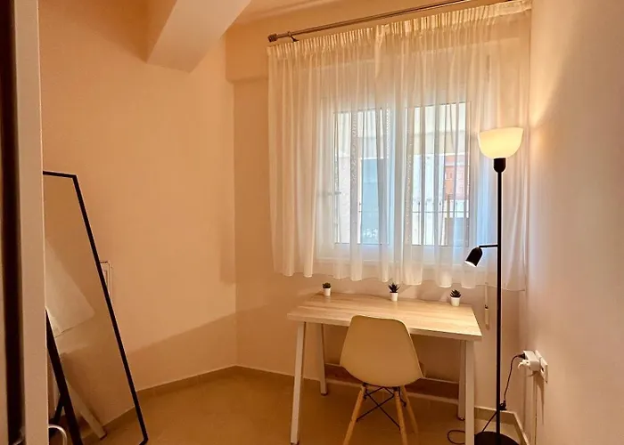 Feel At - - Near The Center 公寓